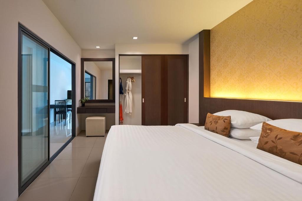 هتل پاتونگ بی هیل ریزورت و اسپا پوکت